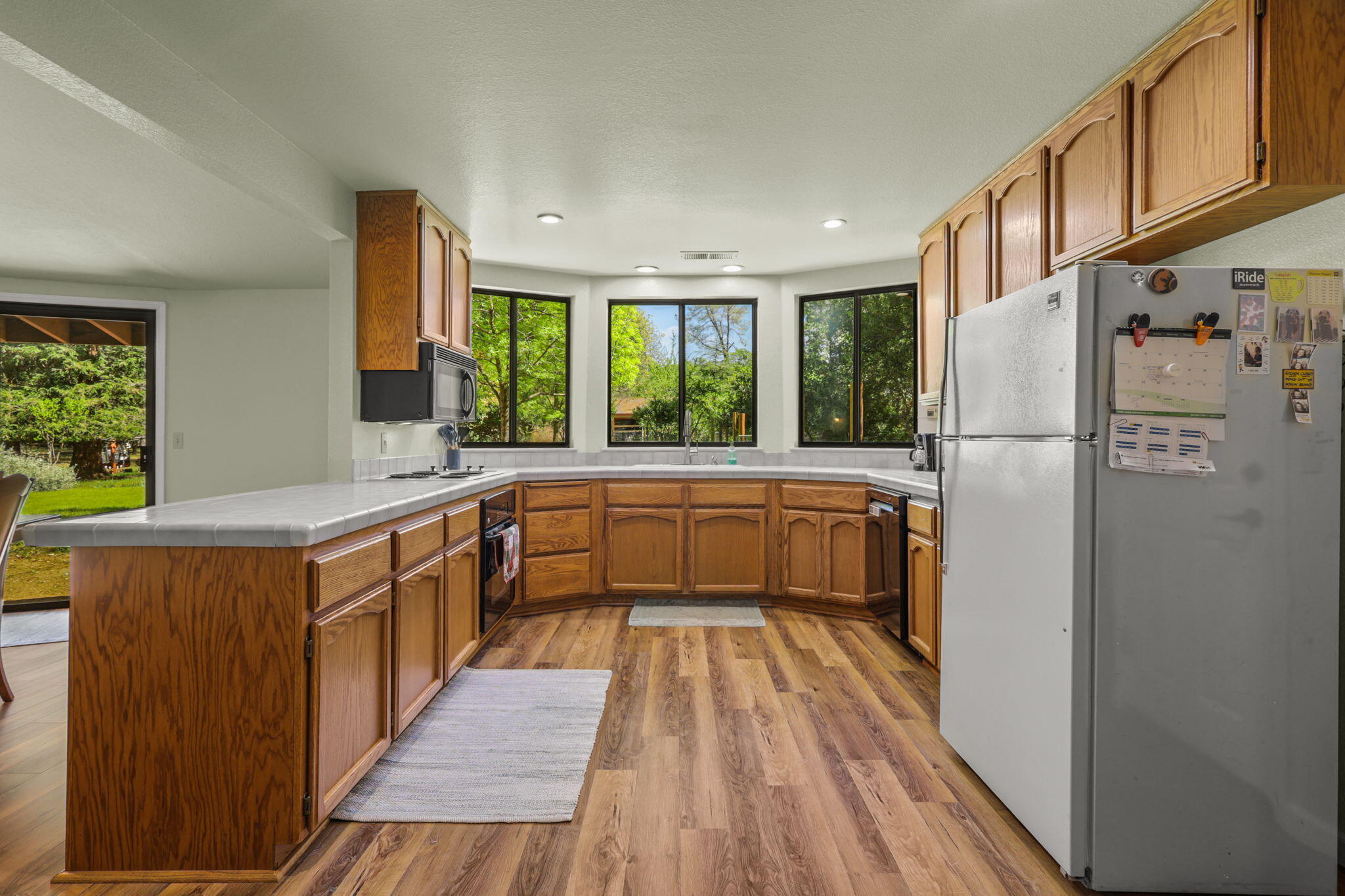 21082 Oak Knoll Road Redding, CA 96003 - Photo 9 of 45 Kitchen