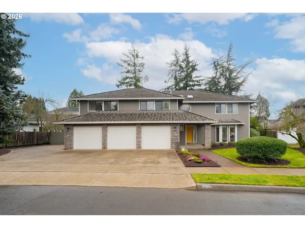 $925,000 | 16505 Southeast Fisher Drive, Vancouver, WA 98683