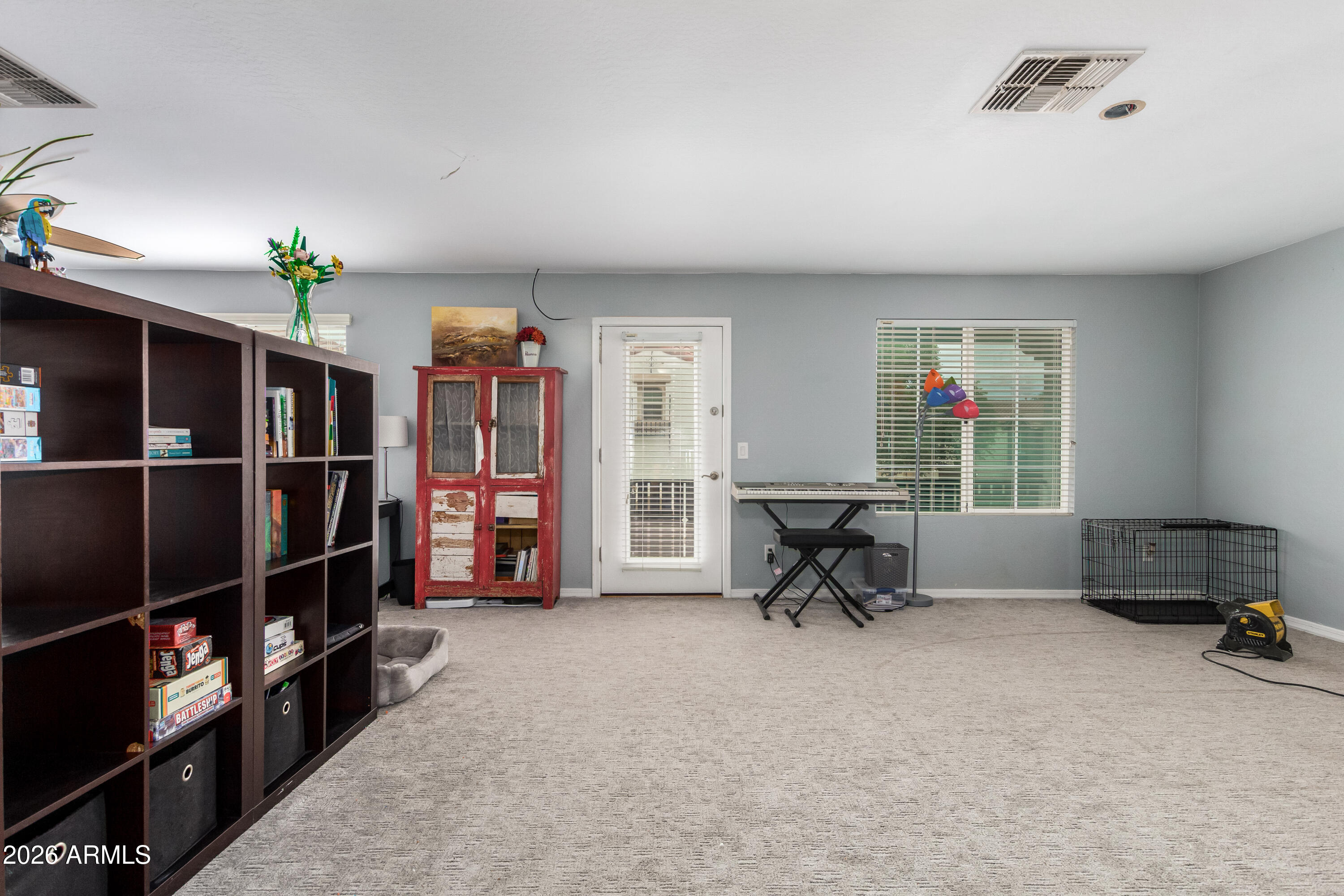 907 South Henry Lane Gilbert, AZ 85296 - Photo 20 of 25 a living room with furniture