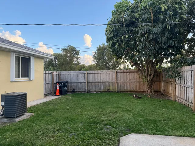 $2,150 | 1221 North J Street, Lake Worth Beach, FL 33460