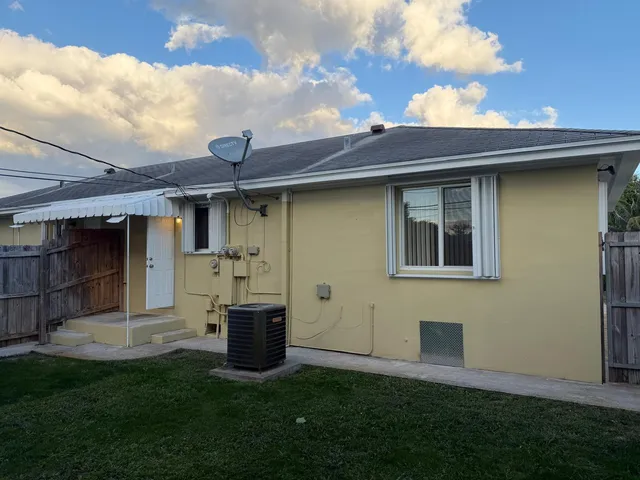 $2,150 | 1221 North J Street, Lake Worth Beach, FL 33460