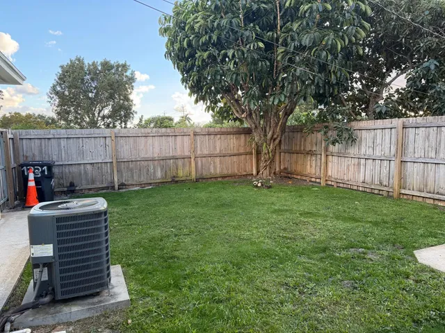 $2,150 | 1221 North J Street, Lake Worth Beach, FL 33460