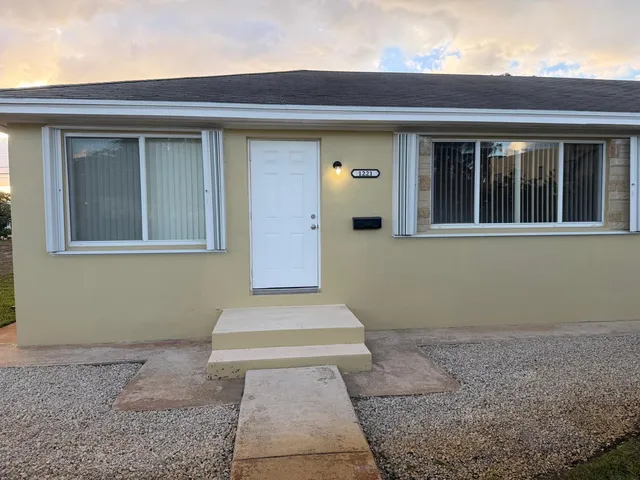 $2,150 | 1221 North J Street, Lake Worth Beach, FL 33460