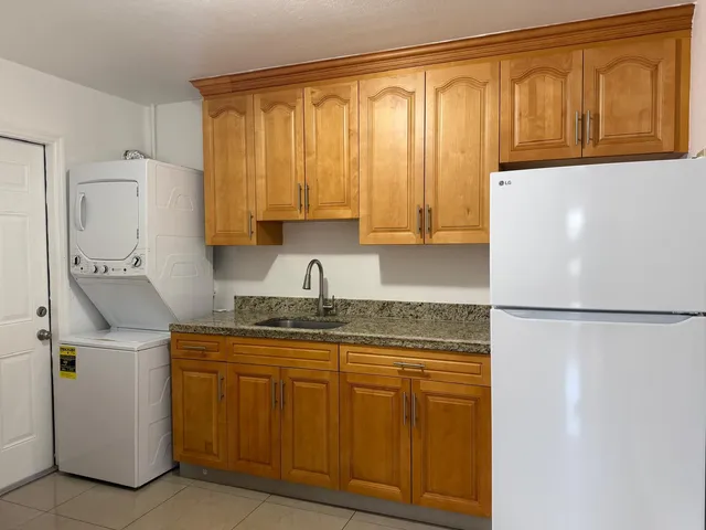 $2,150 | 1221 North J Street, Lake Worth Beach, FL 33460