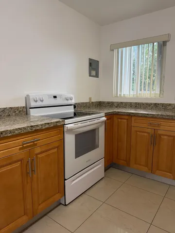 $2,150 | 1221 North J Street, Lake Worth Beach, FL 33460