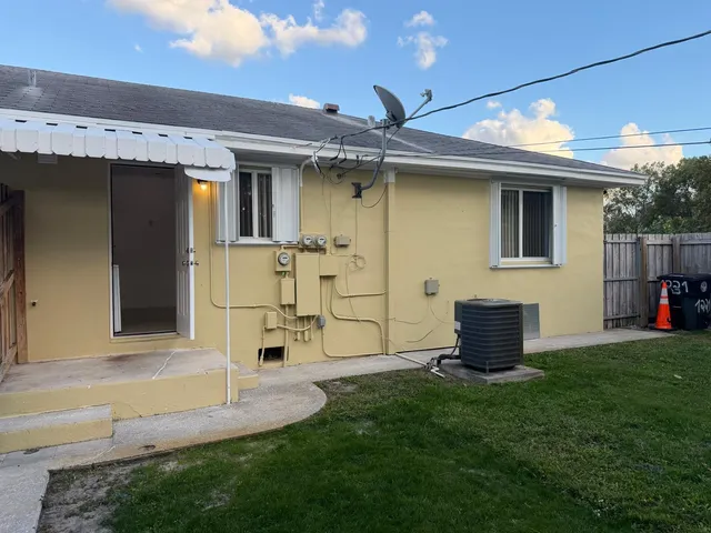 $2,150 | 1221 North J Street, Lake Worth Beach, FL 33460