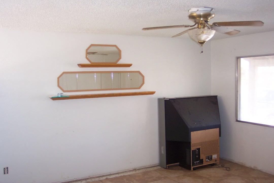 7005 West Monte Vista Road Phoenix, AZ 85035 - Photo 4 of 19 Living Room