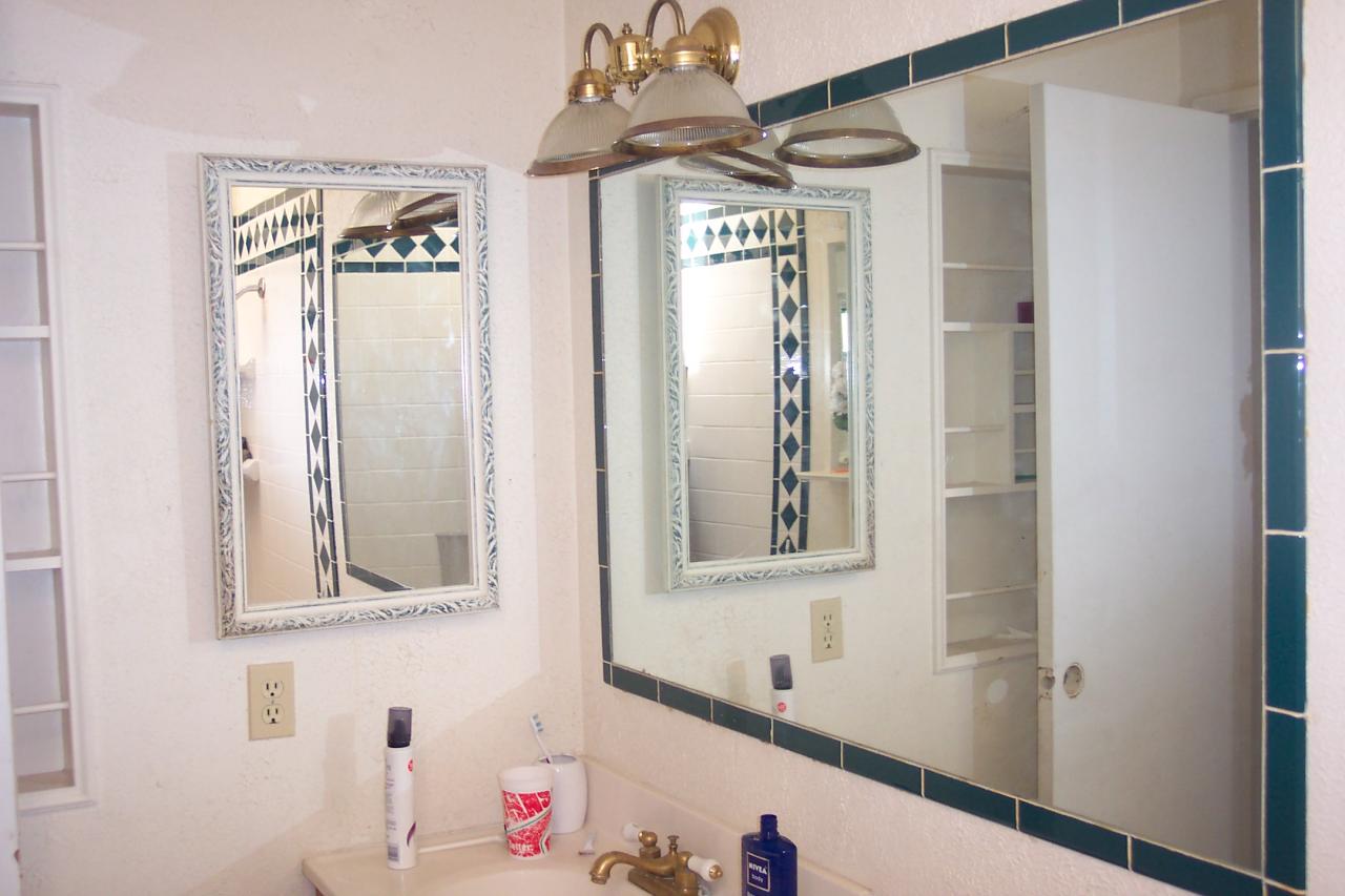 7005 West Monte Vista Road Phoenix, AZ 85035 - Photo 9 of 19 Guest Bath