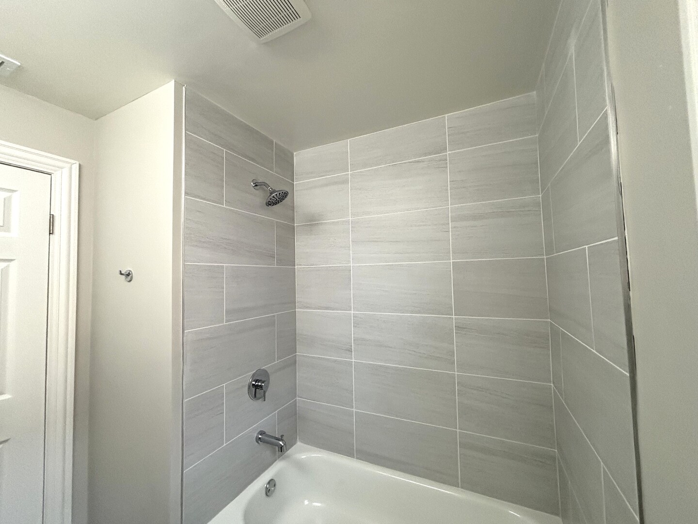 17092 Lincoln Street Hazel Crest, IL 60429 - Photo 10 of 20 a bathroom with a shower