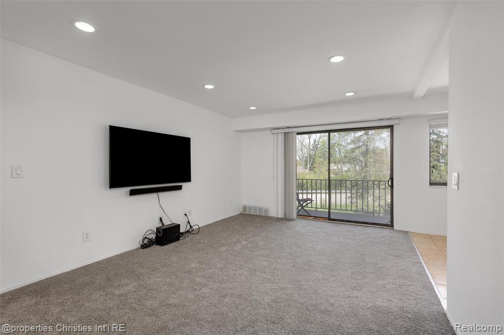 3805 Lone Pine Road, Unit 300 West Bloomfield, MI 48323 - Photo 13 of 26