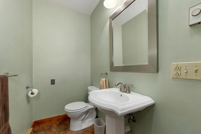 $699,900 | 184 Francestown Road, Bennington, NH 03442