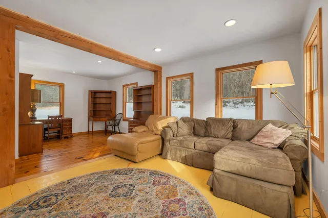 $699,900 | 184 Francestown Road, Bennington, NH 03442