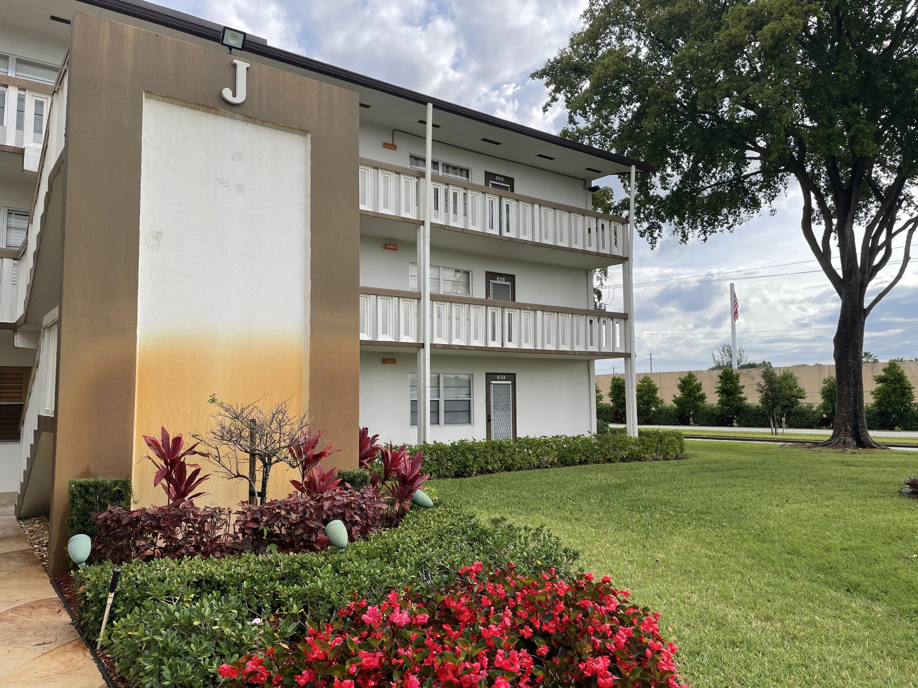 392 Mansfield I Boca Raton, FL 33434 - Photo 3 of 13 FIRST FLOOR