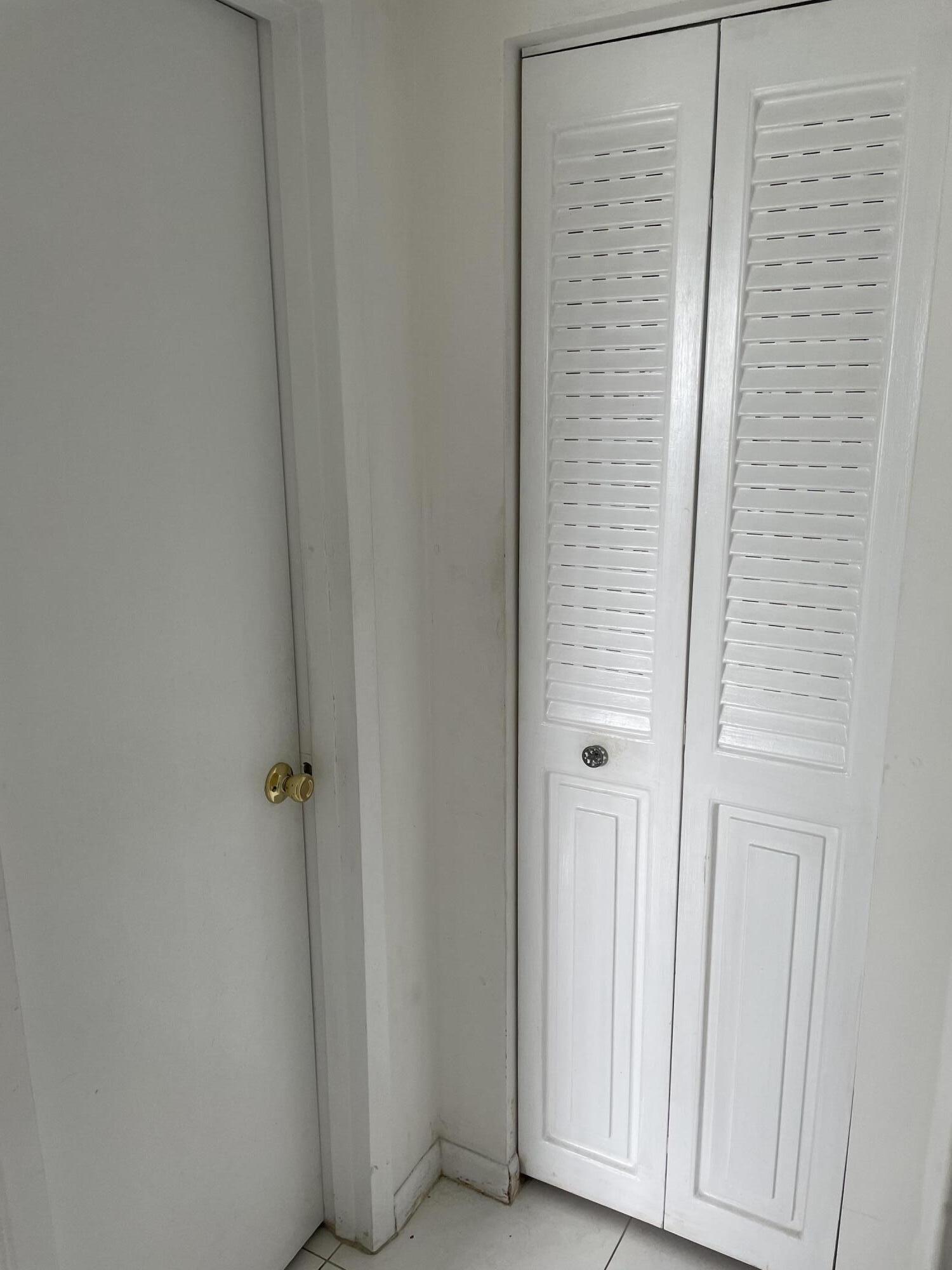 392 Mansfield I Boca Raton, FL 33434 - Photo 8 of 13 LINEN CLOSET