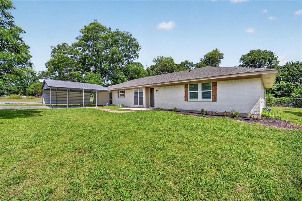 372 Tooley Street Van Alstyne, TX 75495 - Photo 3 of 40