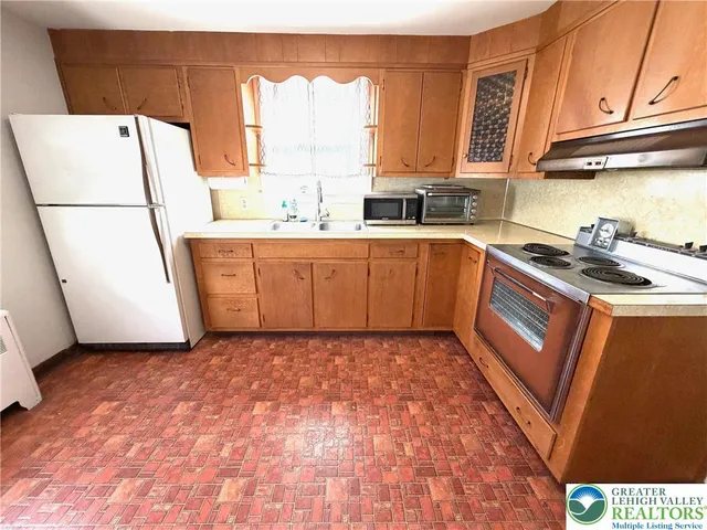 $2,100 | 216 Mulberry Street, Bath, PA 18014