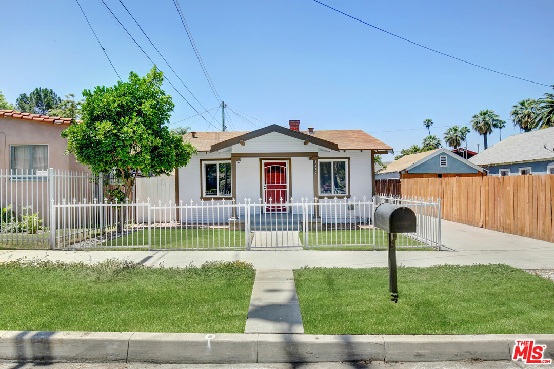 3370 1st Street Riverside, CA 92501 - Photo 1 of 14