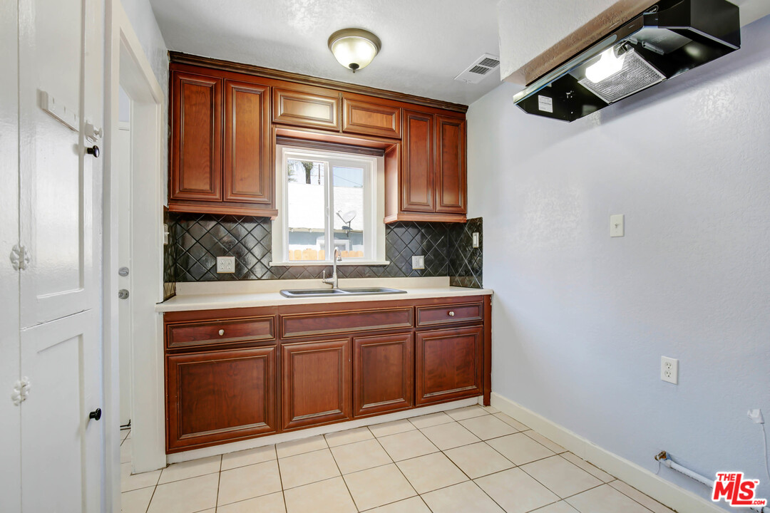 3370 1st Street Riverside, CA 92501 - Photo 11 of 14