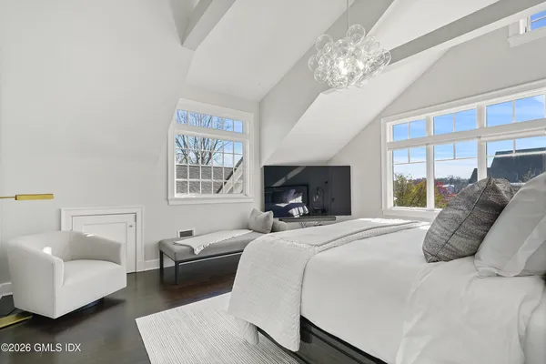 $5,390,000 | 7 Grimes Road, Old Greenwich, CT 06870