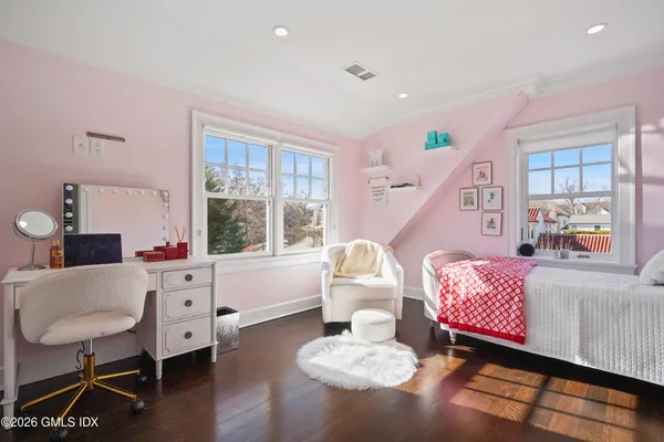 $5,390,000 | 7 Grimes Road, Old Greenwich, CT 06870