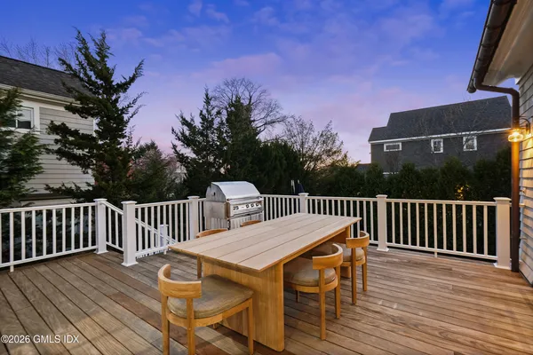 $5,390,000 | 7 Grimes Road, Old Greenwich, CT 06870