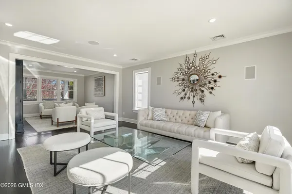 $5,390,000 | 7 Grimes Road, Old Greenwich, CT 06870