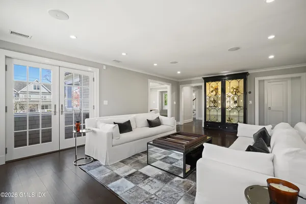 $5,390,000 | 7 Grimes Road, Old Greenwich, CT 06870