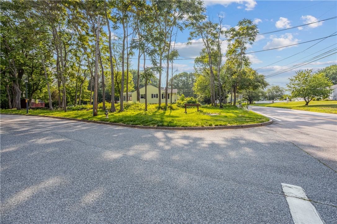 192 Schoolhouse Road Warren, RI 02885 - Photo 1 of 14