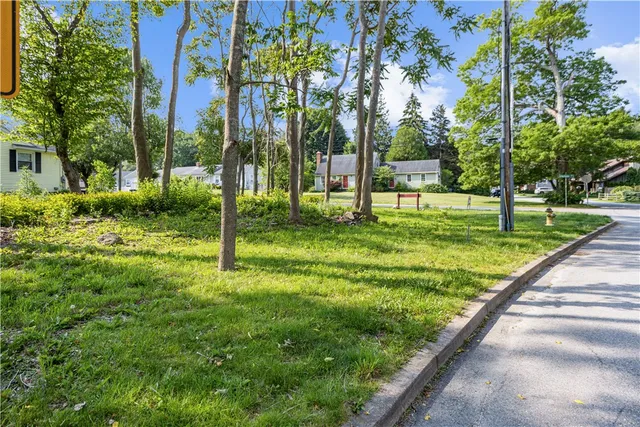 $169,900 | 192 Schoolhouse Road, Warren, RI 02885