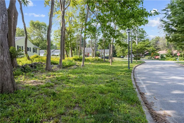 $169,900 | 192 Schoolhouse Road, Warren, RI 02885