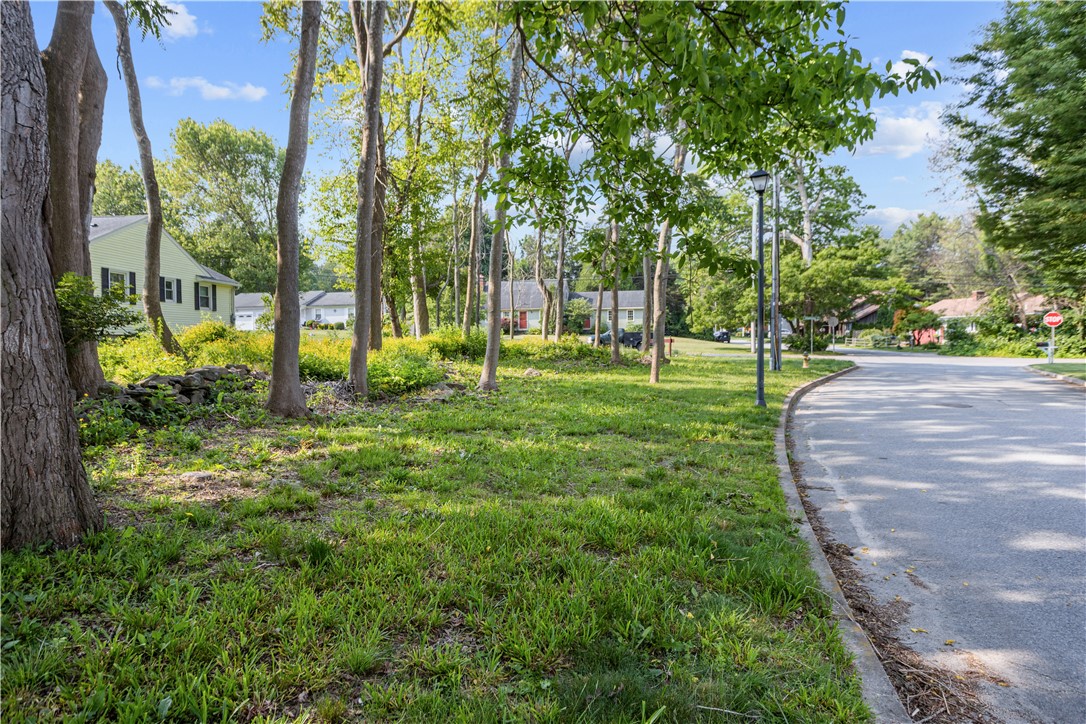 192 Schoolhouse Road Warren, RI 02885 - Photo 7 of 14