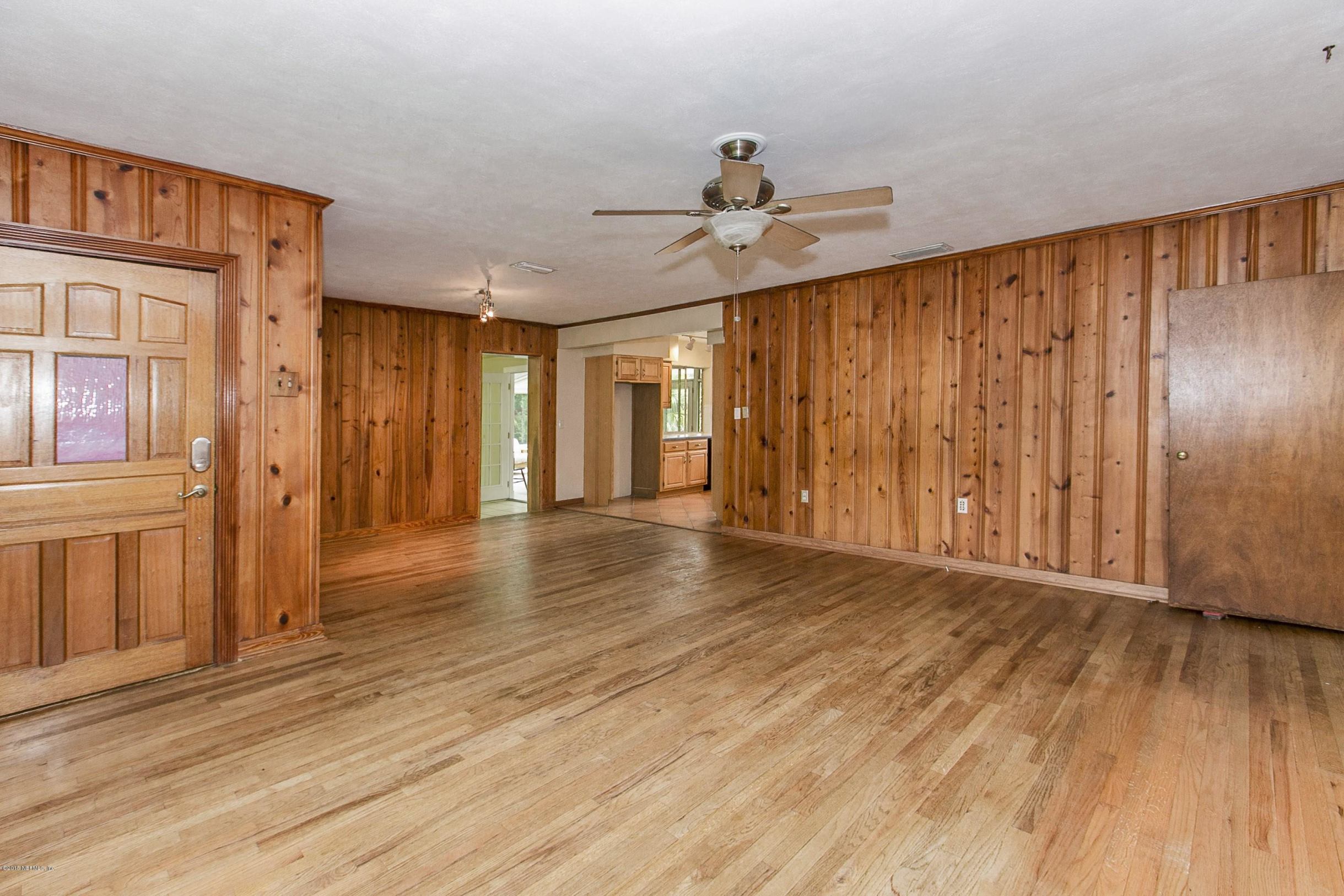 7825 Newton Road Jacksonville, FL 32216 - Photo 5 of 13 005_Living & Dining Room