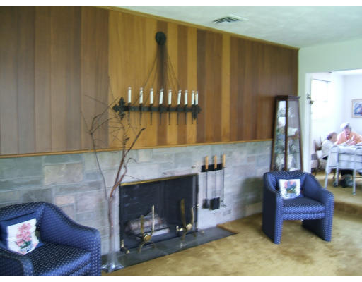 65 Redwood Road Newton, MA 02459 - Photo 4 of 6