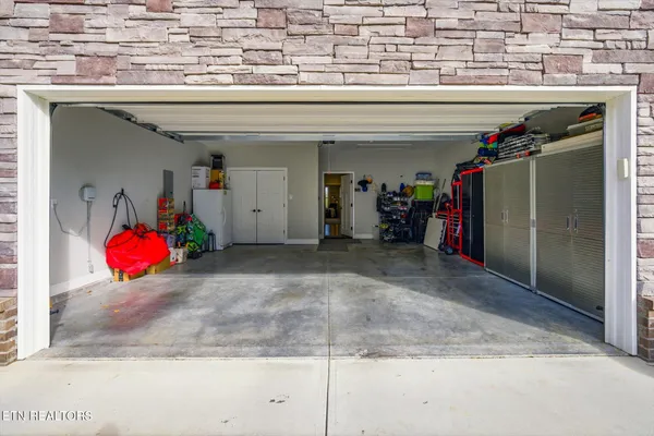 $742,500 | 162 Tsuhdatsi Way, Loudon, TN 37774