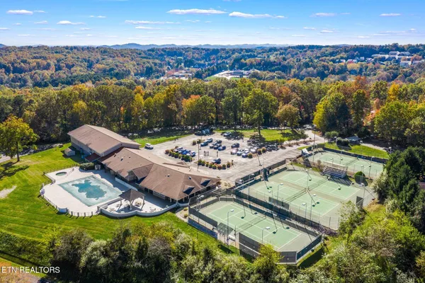 $742,500 | 162 Tsuhdatsi Way, Loudon, TN 37774