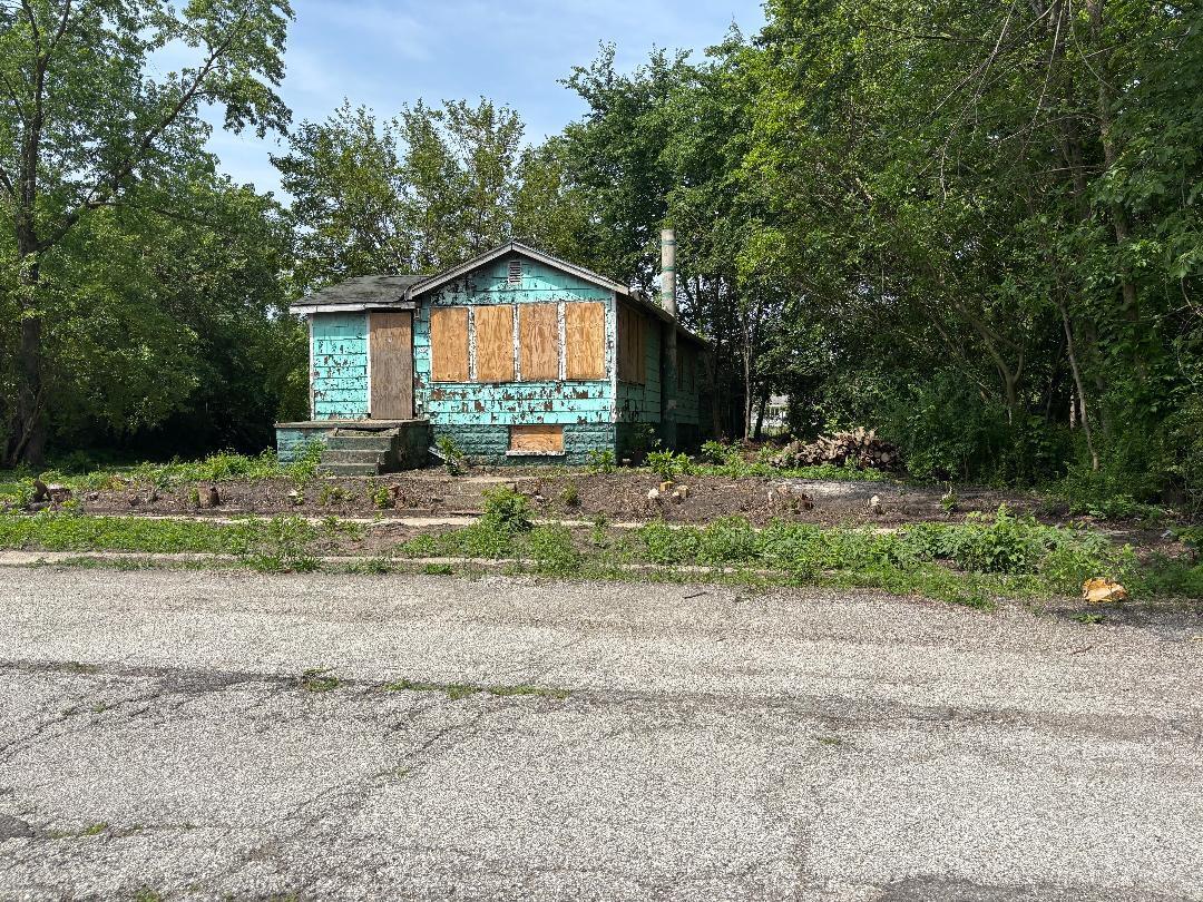 982 Ralston Street Gary, IN 46406 - Photo 2 of 5 a front view of a house with garden