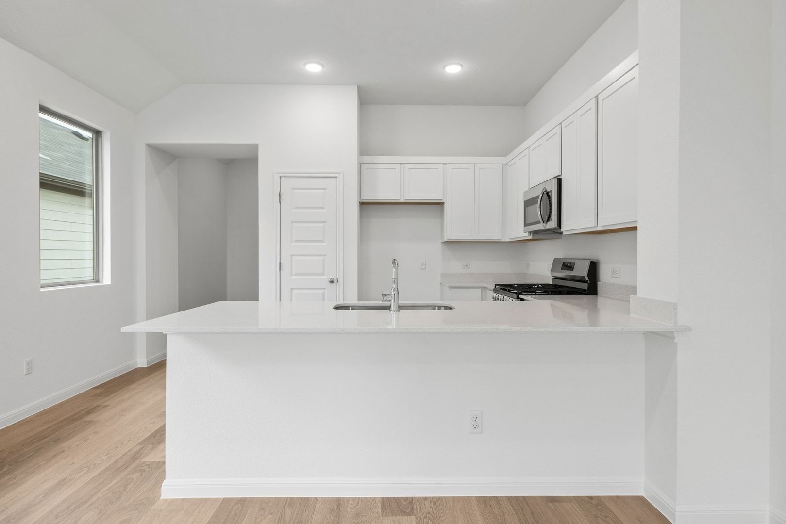 127 Tolo Drive Elgin, TX 78621 - Photo 4 of 39