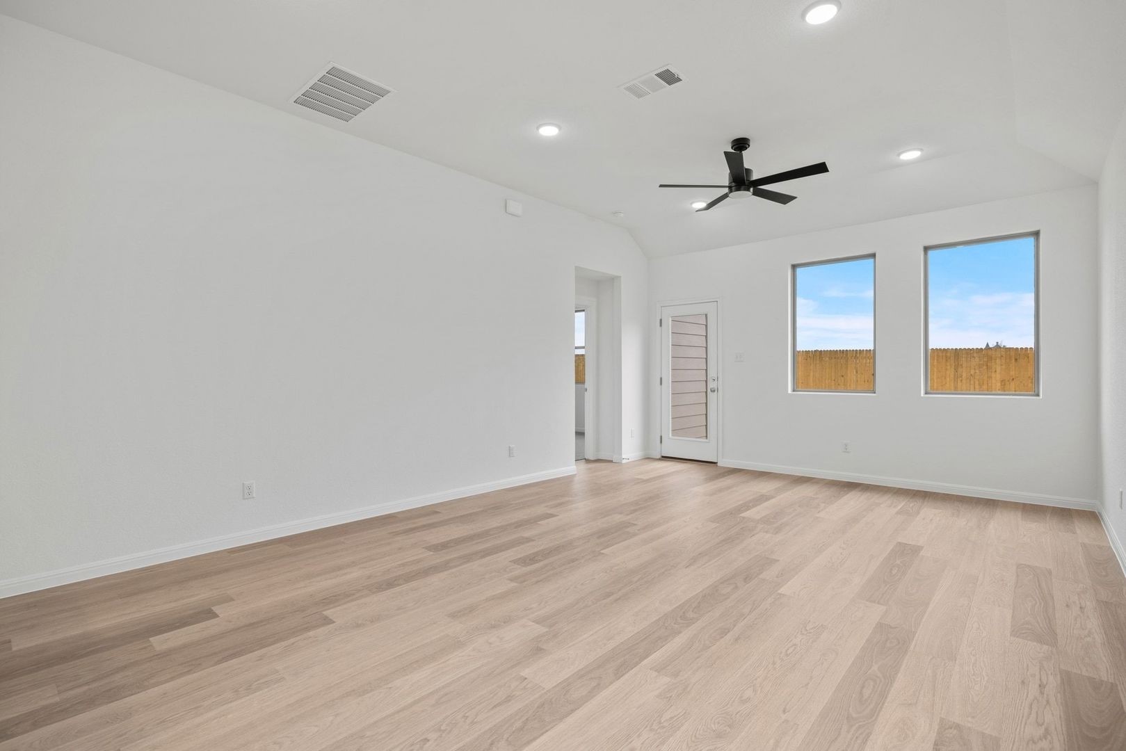 127 Tolo Drive Elgin, TX 78621 - Photo 10 of 39
