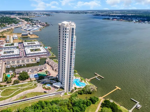 $650,000 | 4821 East NASA Parkway, Unit 21W, Seabrook, TX 77586