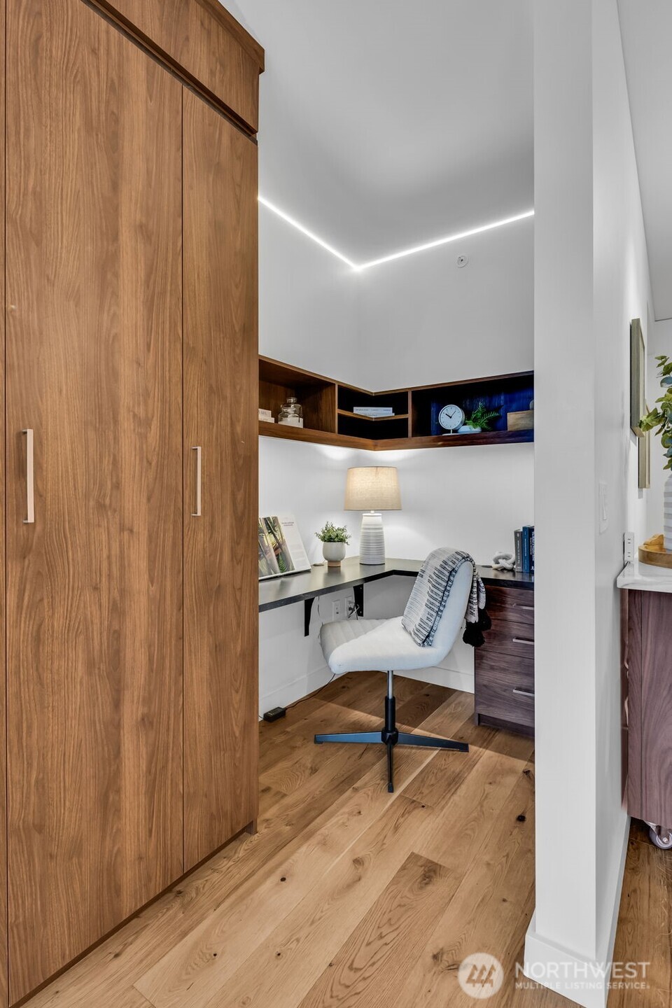 121 Stewart Street, Unit 1003 Seattle, WA 98101 - Photo 19 of 40 a living room with furniture and a rug