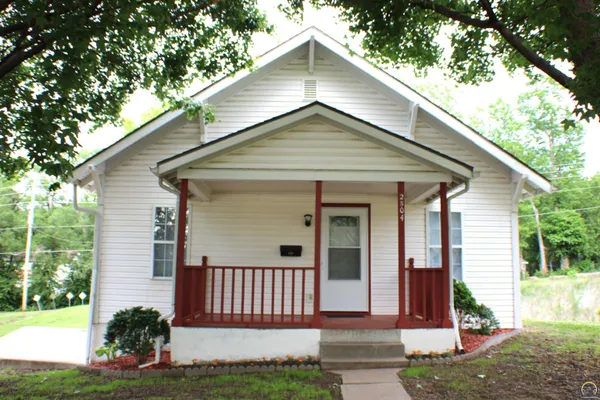 $147,500 | 2504 Southwest Central Park Avenue, Topeka, KS 66611