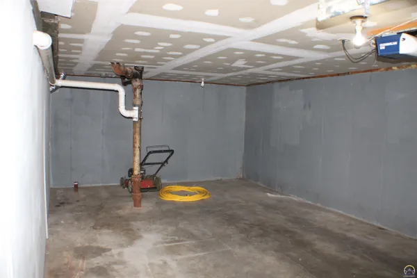 $147,500 | 2504 Southwest Central Park Avenue, Topeka, KS 66611
