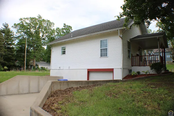 $147,500 | 2504 Southwest Central Park Avenue, Topeka, KS 66611