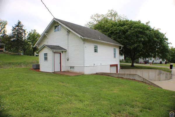 $147,500 | 2504 Southwest Central Park Avenue, Topeka, KS 66611