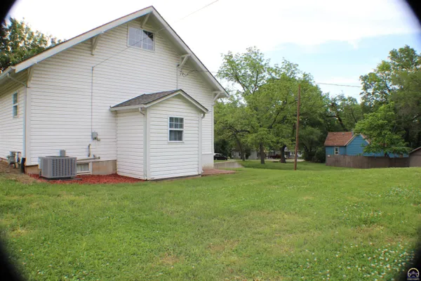 $147,500 | 2504 Southwest Central Park Avenue, Topeka, KS 66611