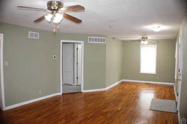 $147,500 | 2504 Southwest Central Park Avenue, Topeka, KS 66611