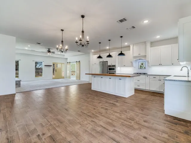 $950,000 | 1079 Mountain Bluebird Court, Graford, TX 76449