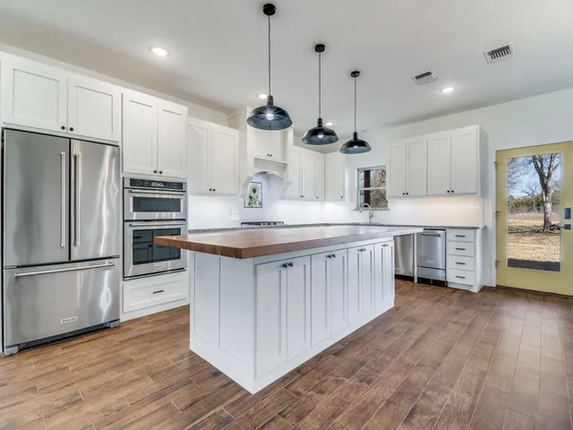 $950,000 | 1079 Mountain Bluebird Court, Graford, TX 76449