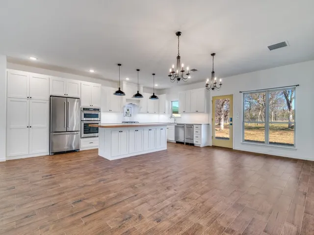 $950,000 | 1079 Mountain Bluebird Court, Graford, TX 76449