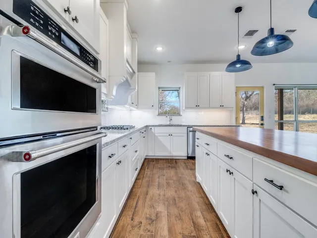 $950,000 | 1079 Mountain Bluebird Court, Graford, TX 76449